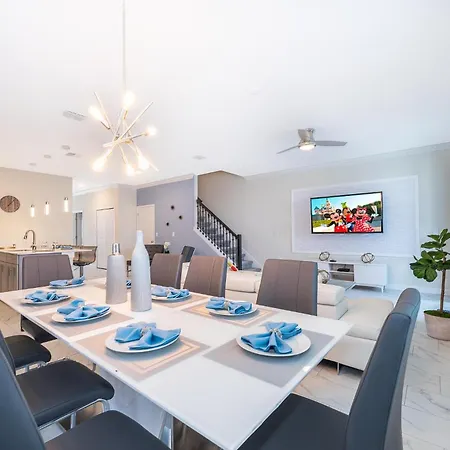 1100Yl Townhouse 5 Bedrooms & 4 Bathrooms + Pool